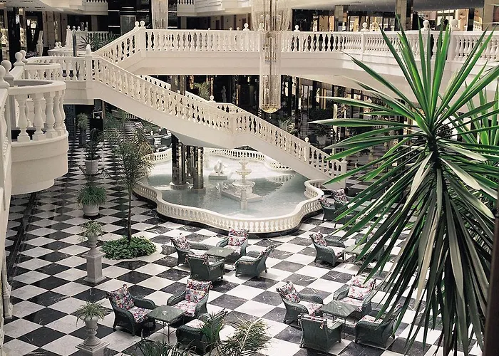 מלון Cleopatra Palace 4*