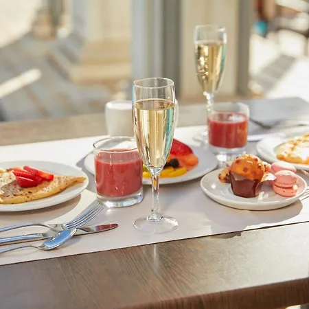 Cleopatra Palace Hotel 4*