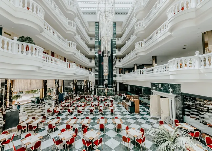 Cleopatra Palace פלאייה דה לאס אמריקס