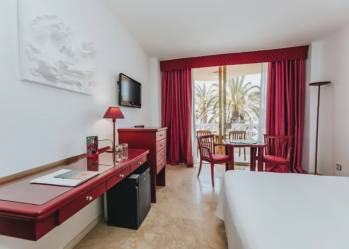 Cleopatra Palace פלאייה דה לאס אמריקס