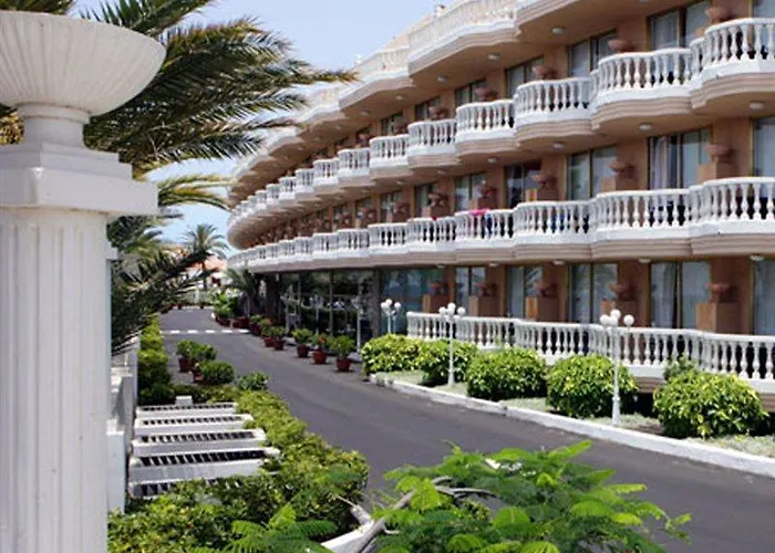 Cleopatra Palace מלון