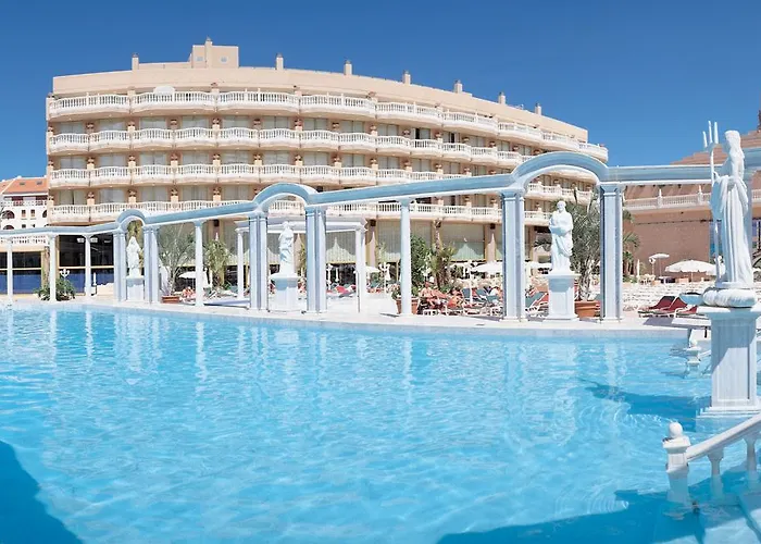 Cleopatra Palace מלון