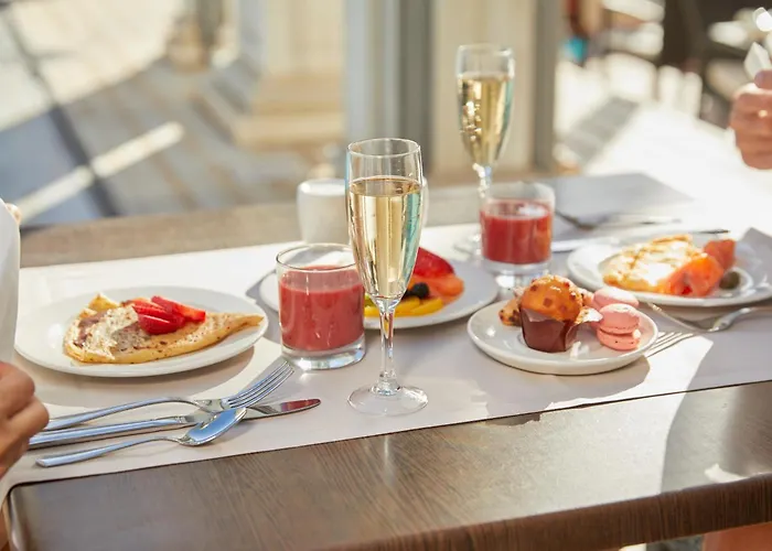 Cleopatra Palace Hotel 4*